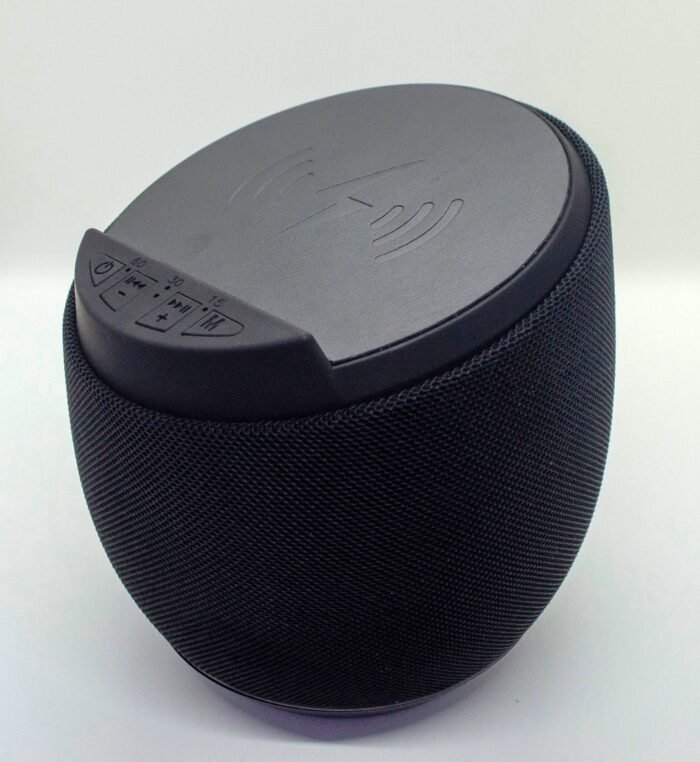 PARLANTE ANGULAR CON CARGADOR INALAMBRICO PARA CELULAR - Imagen 2